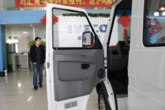 南京依维柯 得意 A35 129马力 封闭厢式货车