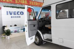 南京依维柯 得意 A35 129马力 封闭厢式货车