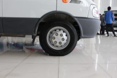南京依维柯 得意 A37 136马力 封闭厢式货车