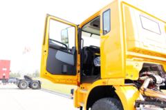 联合卡车U380 380马力 8X4 8.2米自卸车(蓬翔轮边减速桥)(SQR3311D6T6-3)