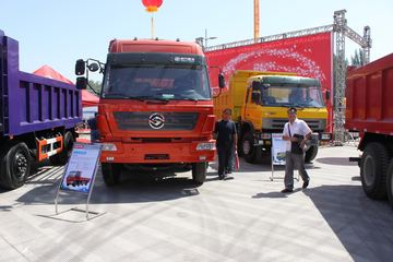 江铃重汽 远威重卡 160马力 4X2 6.1米仓栅式载货车(SXQ5161CYS)