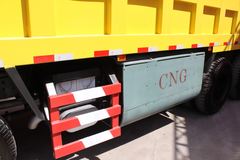 江铃重汽 远威重卡 280马力 8X4 7.4米自卸车(SXQ3310G5N)