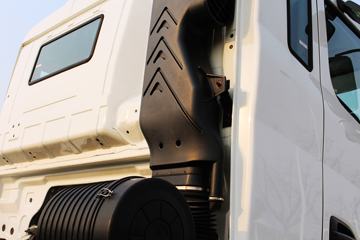 ���Ͽ��� U340 340���� 6X4 5.8��LNG��ж��(�����ֱ߼�����)(SQR3252N6T4)ͼƬ