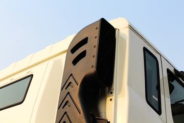 ���Ͽ��� U340 340���� 6X4 5.8��LNG��ж��(�����ֱ߼�����)(SQR3252N6T4)ͼƬ