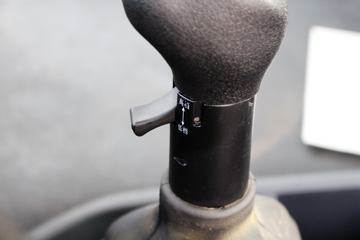 ���Ͽ��� U340 340���� 6X4 5.8��LNG��ж��(�����ֱ߼�����)(SQR3252N6T4)ͼƬ