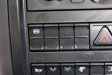 ���Ͽ��� U340 340���� 6X4 5.8��LNG��ж��(�����ֱ߼�����)(SQR3252N6T4)ͼƬ