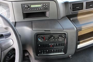 ���Ͽ��� U340 340���� 6X4 5.8��LNG��ж��(�����ֱ߼�����)(SQR3252N6T4)ͼƬ