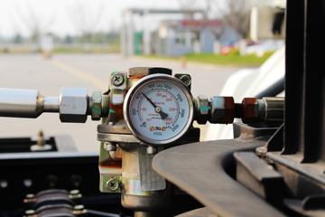 ���Ͽ��� U340 340���� 6X4 5.8��LNG��ж��(�����ֱ߼�����)(SQR3252N6T4)ͼƬ