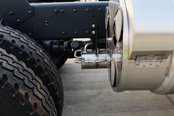 ���Ͽ��� U340 340���� 6X4 5.8��LNG��ж��(�����ֱ߼�����)(SQR3252N6T4)ͼƬ