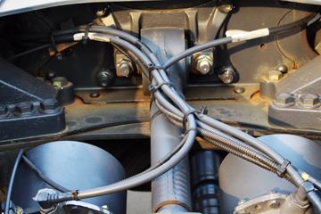 ���Ͽ��� U340 340���� 6X4 5.8��LNG��ж��(�����ֱ߼�����)(SQR3252N6T4)ͼƬ