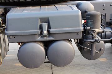 ���Ͽ��� U340 340���� 6X4 5.8��LNG��ж��(�����ֱ߼�����)(SQR3252N6T4)ͼƬ