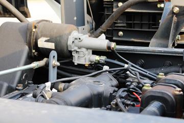 ���Ͽ��� U340 340���� 6X4 5.8��LNG��ж��(�����ֱ߼�����)(SQR3252N6T4)ͼƬ