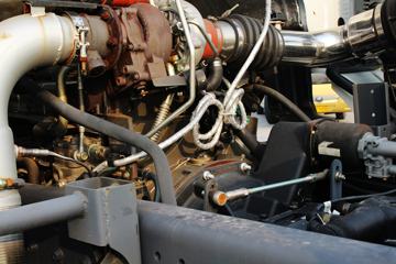 ���Ͽ��� U340 340���� 6X4 5.8��LNG��ж��(�����ֱ߼�����)(SQR3252N6T4)ͼƬ