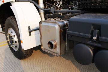 ���Ͽ��� U340 340���� 6X4 5.8��LNG��ж��(�����ֱ߼�����)(SQR3252N6T4)ͼƬ