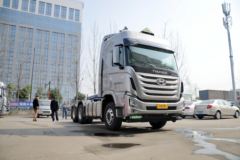 四川现代 创虎XCIENT 410马力 6X4 危化品牵引车(16挡)