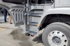 四川现代 创虎XCIENT 410马力 6X4 危化品牵引车(16挡)