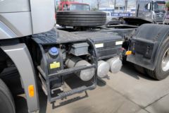 四川现代 创虎XCIENT 410马力 6X4 危化品牵引车(16挡)