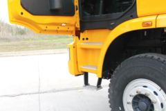 联合卡车U340 340马力 6X4 5.8米自卸车(富华轮边减速桥)(SQR3251D6T4-2)