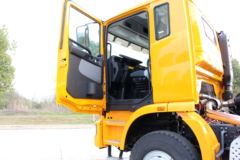 联合卡车U340 340马力 6X4 5.8米自卸车(富华轮边减速桥)(SQR3251D6T4-2)