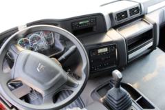 联合卡车U380 380马力 8X4 8.2米自卸车(蓬翔轮边减速桥)(高顶)(SQR3311D6T6-3)