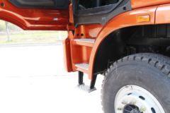 联合卡车U380 380马力 8X4 8.2米自卸车(蓬翔轮边减速桥)(高顶)(SQR3311D6T6-3)