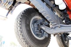 联合卡车U380 380马力 8X4 8.2米自卸车(蓬翔轮边减速桥)(高顶)(SQR3311D6T6-3)