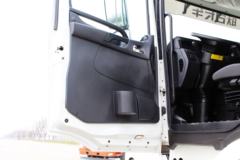 联合卡车U340 340马力 8X4 5.8米自卸车(渣土车)(SQR3311D6T6-7) 联合卡车U340 340马力 8X4 5.8米自卸车(渣土车)(SQR3311D6T6-7)