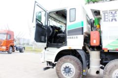 联合卡车U340 340马力 8X4 5.8米自卸车(渣土车)(SQR3311D6T6-7) 联合卡车U340 340马力 8X4 5.8米自卸车(渣土车)(SQR3311D6T6-7)