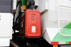 联合卡车U340 340马力 8X4 5.8米自卸车(渣土车)(SQR3311D6T6-7) 联合卡车U340 340马力 8X4 5.8米自卸车(渣土车)(SQR3311D6T6-7)