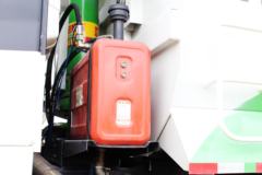 联合卡车U340 340马力 8X4 5.8米自卸车(渣土车)(SQR3311D6T6-7) 联合卡车U340 340马力 8X4 5.8米自卸车(渣土车)(SQR3311D6T6-7)