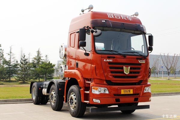 联合卡车 V340重卡 340马力 6X2 LNG牵引车(富华轮边减速桥)