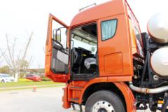 联合卡车 U380重卡 380马力 6X2 LNG牵引车(SQR4252N6ZT2)