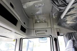 联合U系&nbsp;粉粒物料运输车驾驶室图片