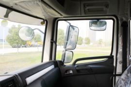 联合U系&nbsp;粉粒物料运输车驾驶室图片