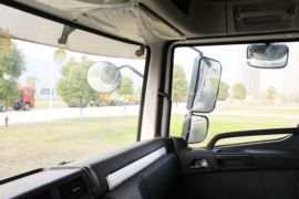 联合U系&nbsp;粉粒物料运输车驾驶室图片