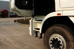 联合卡车 U380 380马力 8X4 粉粒物料车(SQR5311GFLD6T6-1)