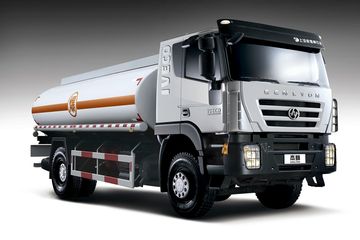 上汽红岩 杰狮M100 290马力 4X2 运油车(CQ5165GJYHMG461)