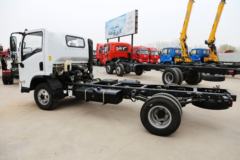 陕汽商用车 轩德X9 轻量化版 113马力 3260轴距单排轻卡底盘(SX1040GP4)