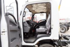 陕汽商用车 轩德X9 轻量化版 113马力 3260轴距单排轻卡底盘(SX1040GP4)