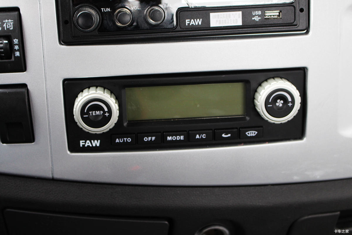 һ����� J6M�ؿ� 350���� 4X2�ۿ�ǣ����(CA4180P63K2AE5)��ʻ��                                               