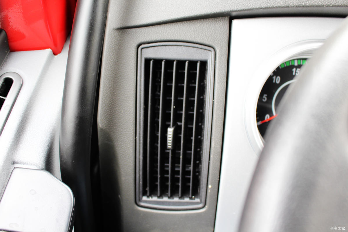 һ����� J6M�ؿ� 350���� 4X2�ۿ�ǣ����(CA4180P63K2AE5)��ʻ��                                               