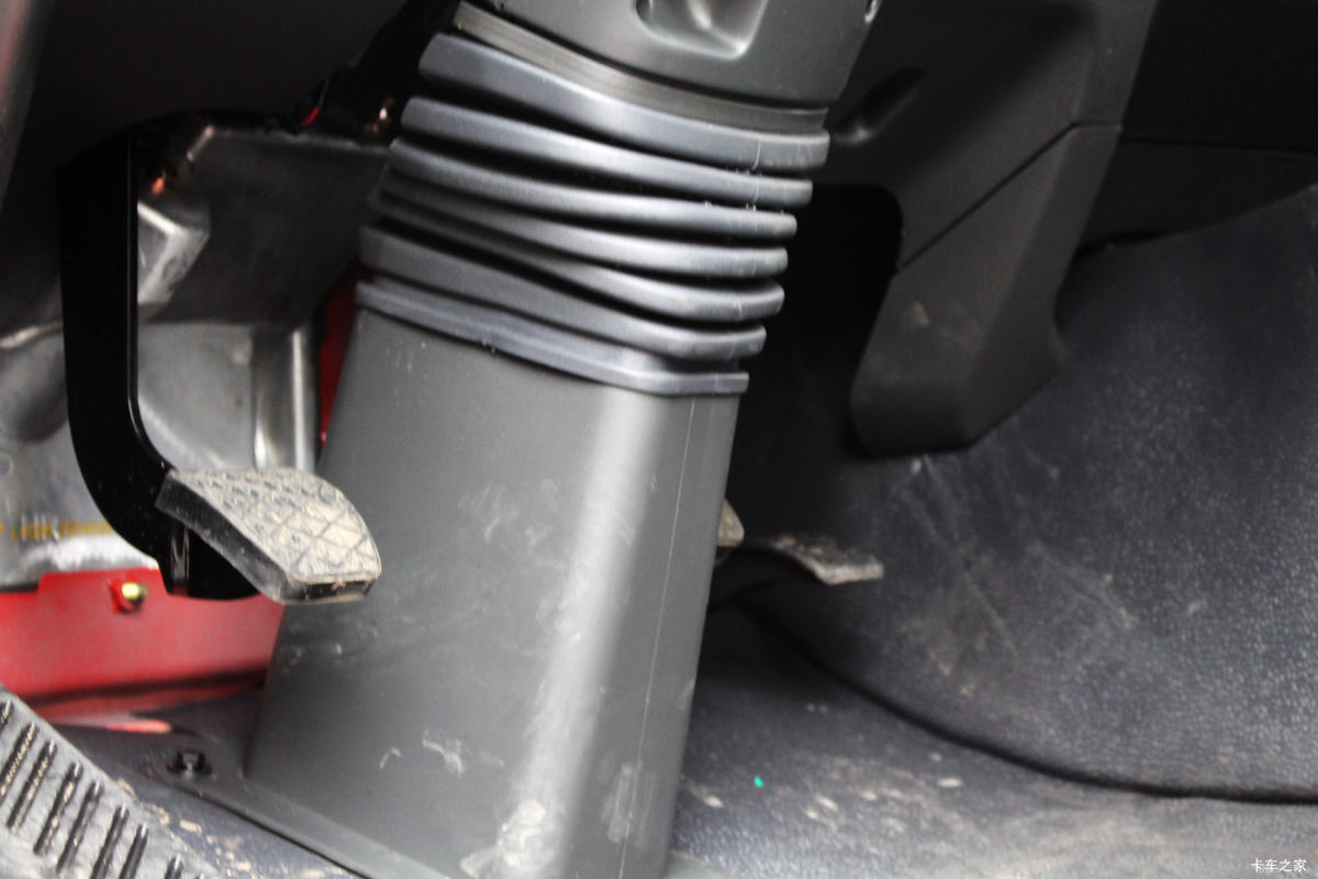 һ����� J6M�ؿ� 350���� 4X2�ۿ�ǣ����(CA4180P63K2AE5)��ʻ��                                               