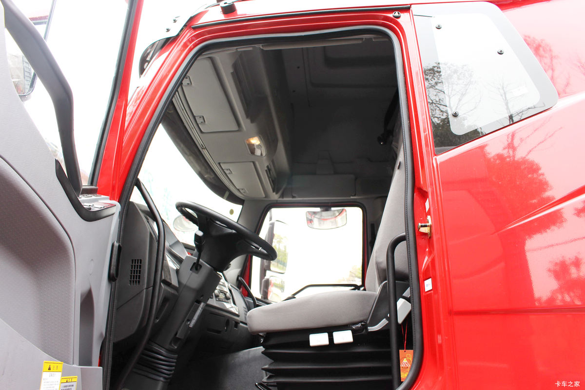 һ����� J6M�ؿ� 350���� 4X2�ۿ�ǣ����(CA4180P63K2AE5)��ʻ��                                               