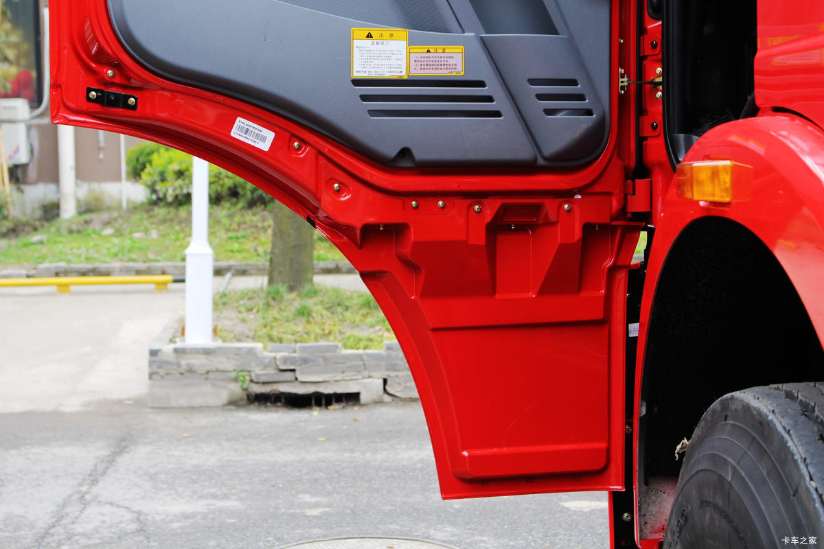 һ����� J6M�ؿ� 350���� 4X2�ۿ�ǣ����(CA4180P63K2AE5)��ʻ��                                               