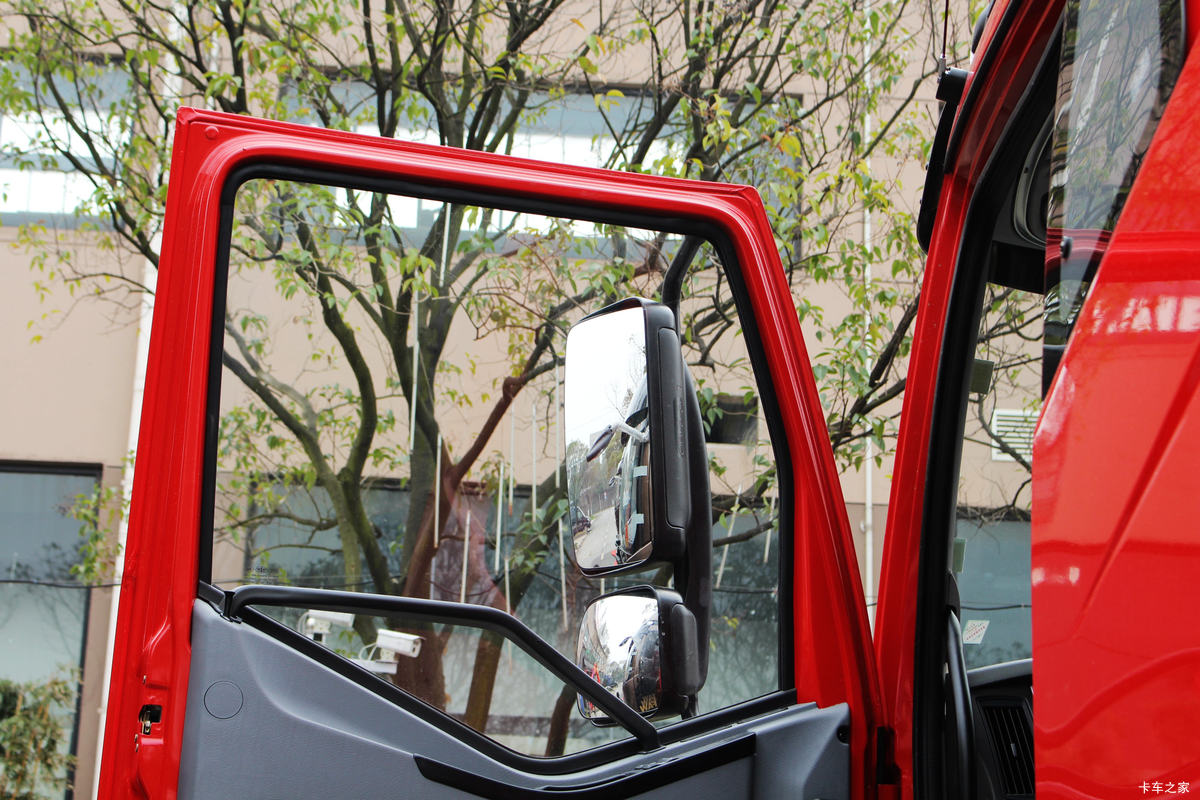 һ����� J6M�ؿ� 350���� 4X2�ۿ�ǣ����(CA4180P63K2AE5)��ʻ��                                               