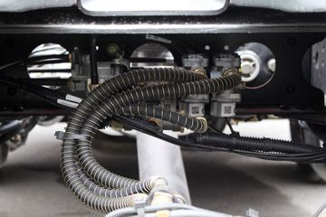 һ����� J6M�ؿ� 350���� 4X2�ۿ�ǣ����(CA4180P63K2AE5)ͼƬ