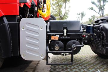 һ����� J6M�ؿ� 350���� 4X2�ۿ�ǣ����(CA4180P63K2AE5)ͼƬ