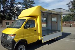 长安跨越 新豹王 1.3L 99马力 3.2米单排多功能流动售货车(SC5035XSHDE5)