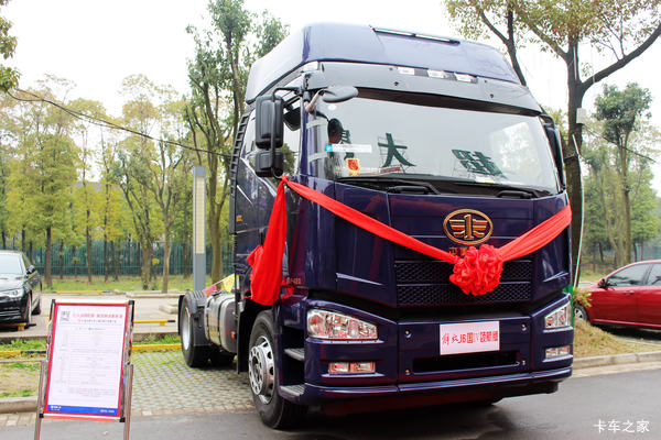 一汽解放 J6P重卡 标载型 420马力 4X2牵引车(CA4180P66K24E5)