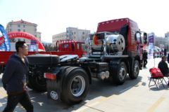 青岛解放 悍V重卡 336马力 6X2 LNG牵引车(10挡)(CA4226P1K15T3NE5A80)